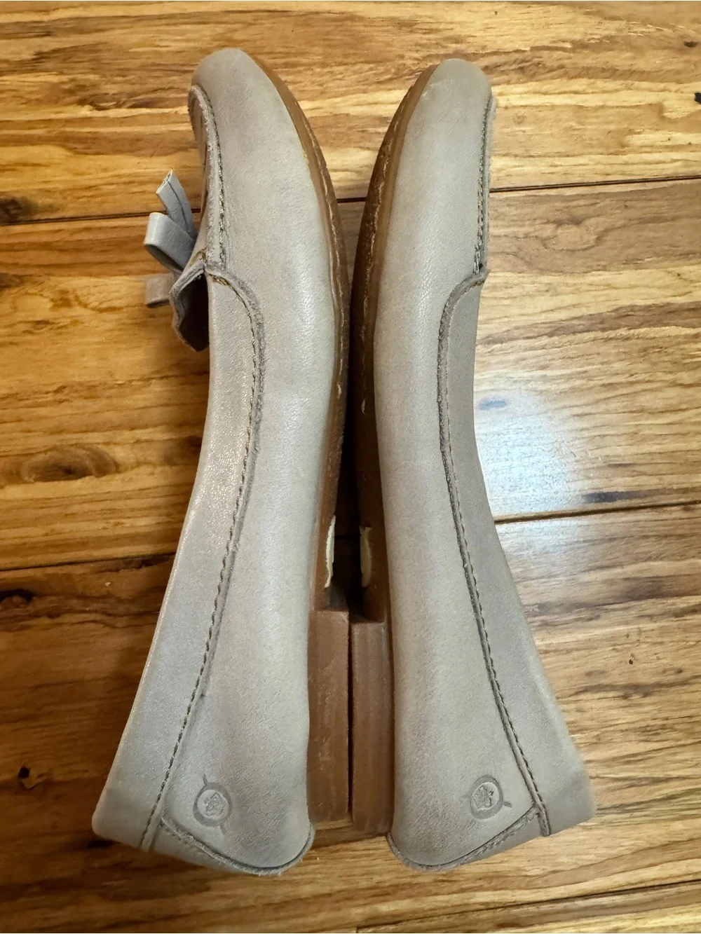 BORN® Handcrafted NAURA Taupe Leather Slip On Bow-Tie Flat Loafers #B86171 ~ 7.5